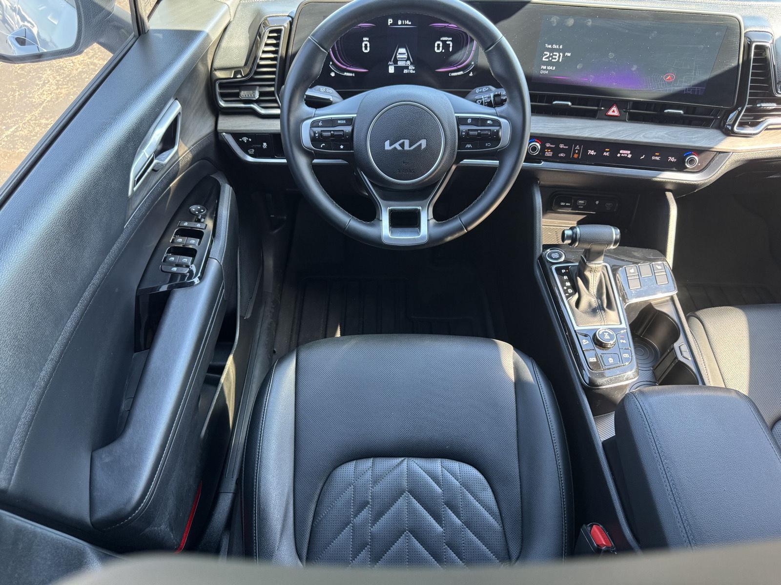 Vehicle photo 24