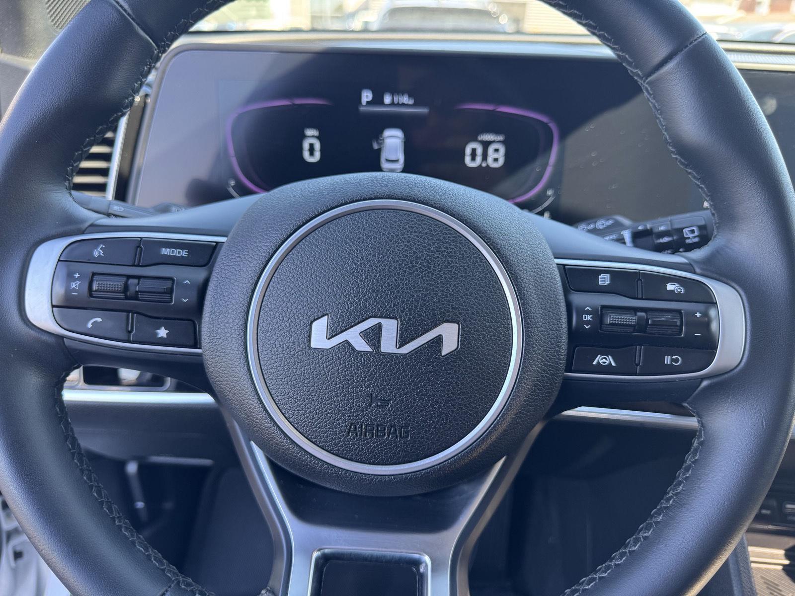 Vehicle photo 14