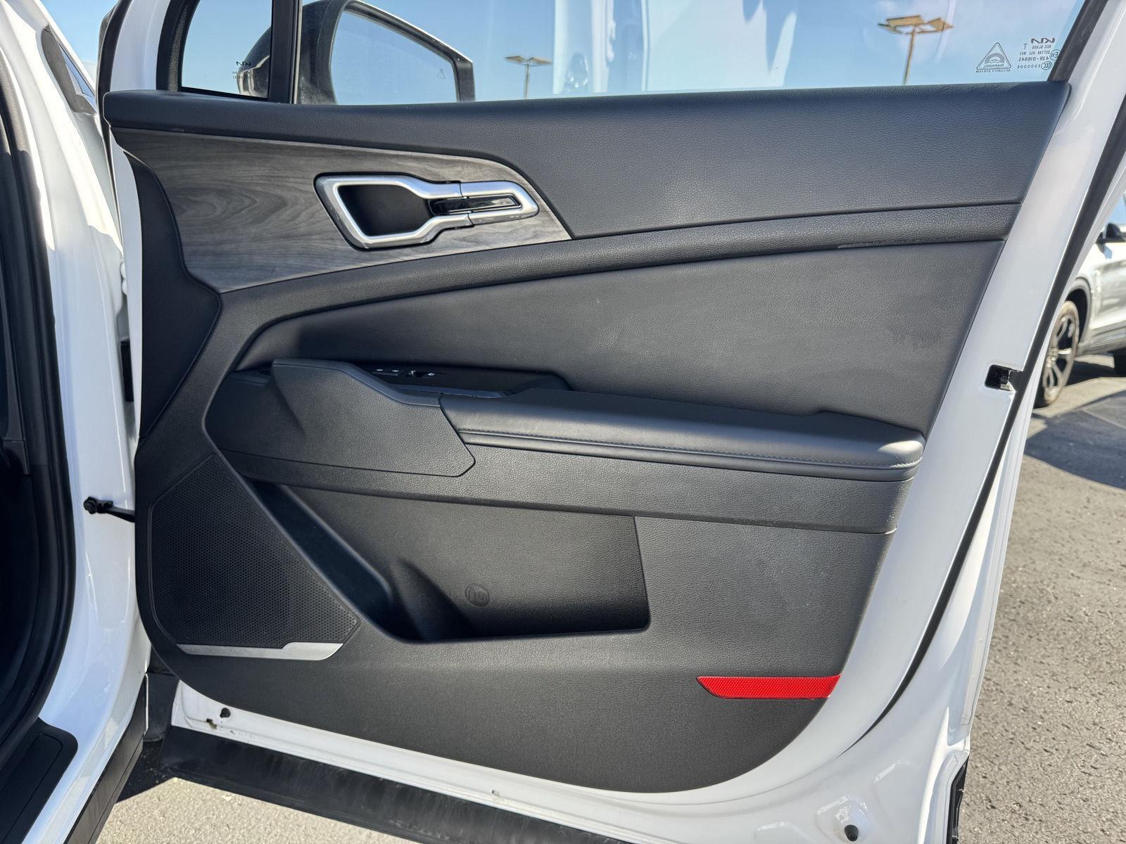 Vehicle photo 25