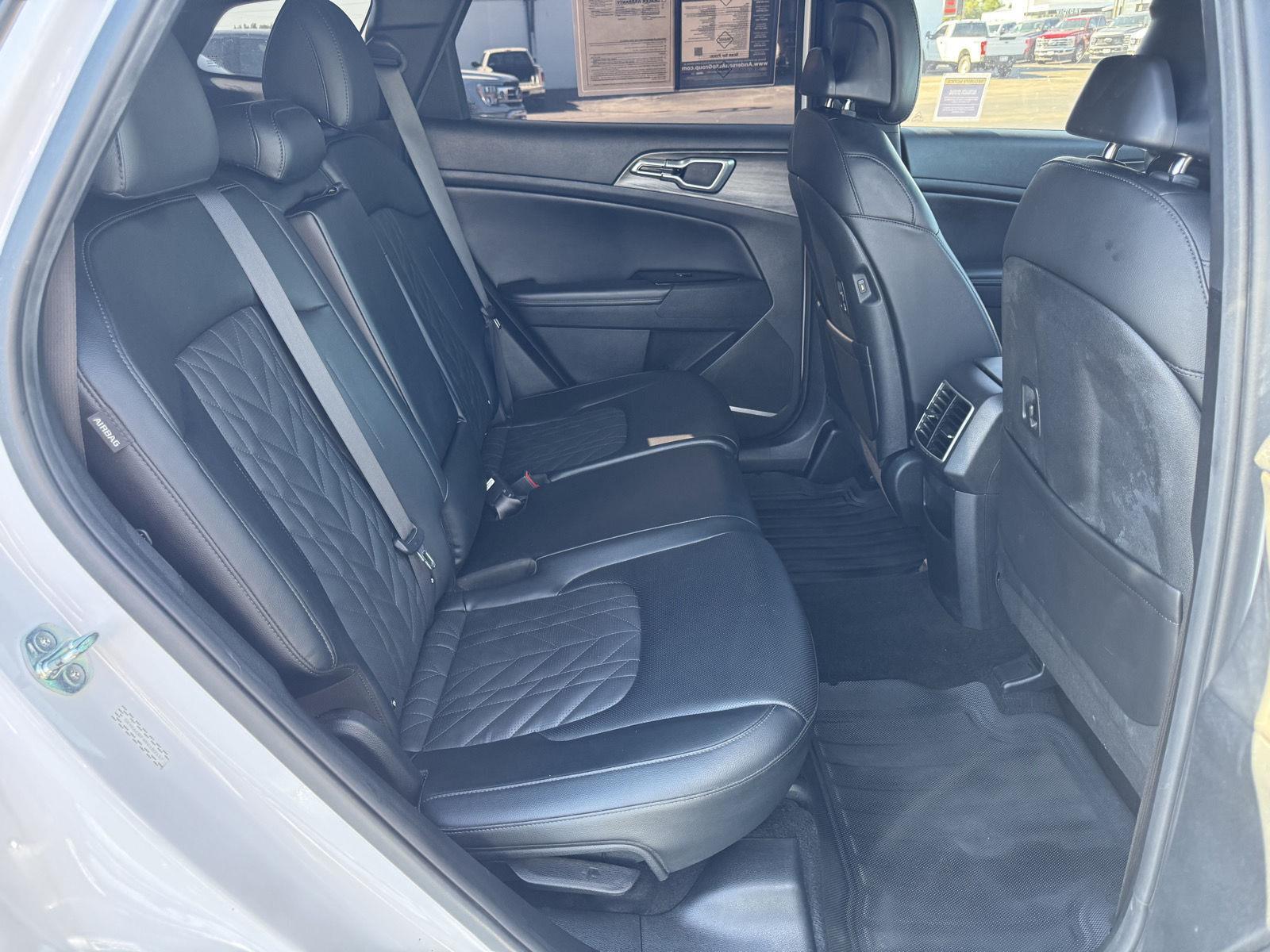 Vehicle photo 30