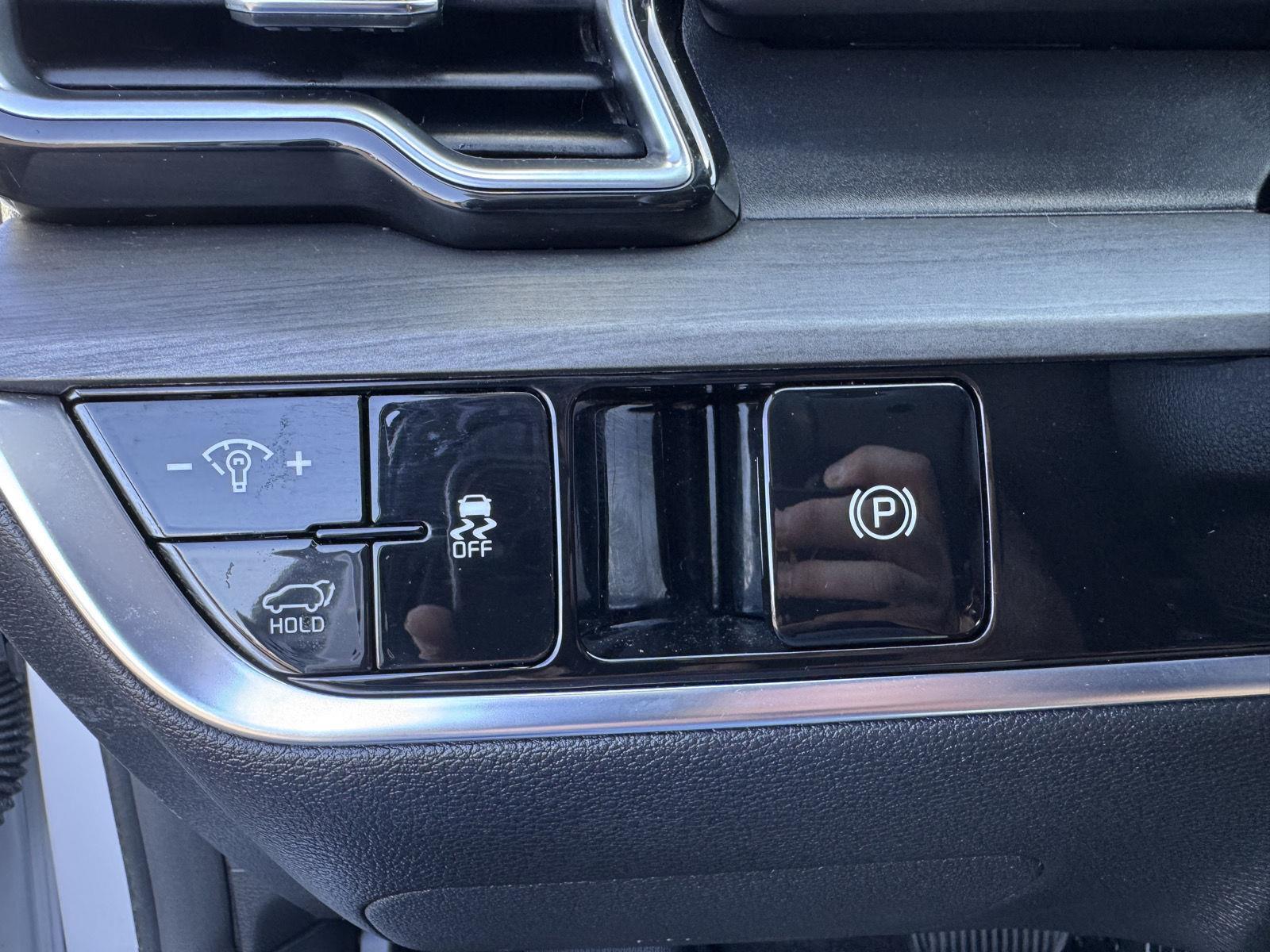 Vehicle photo 18