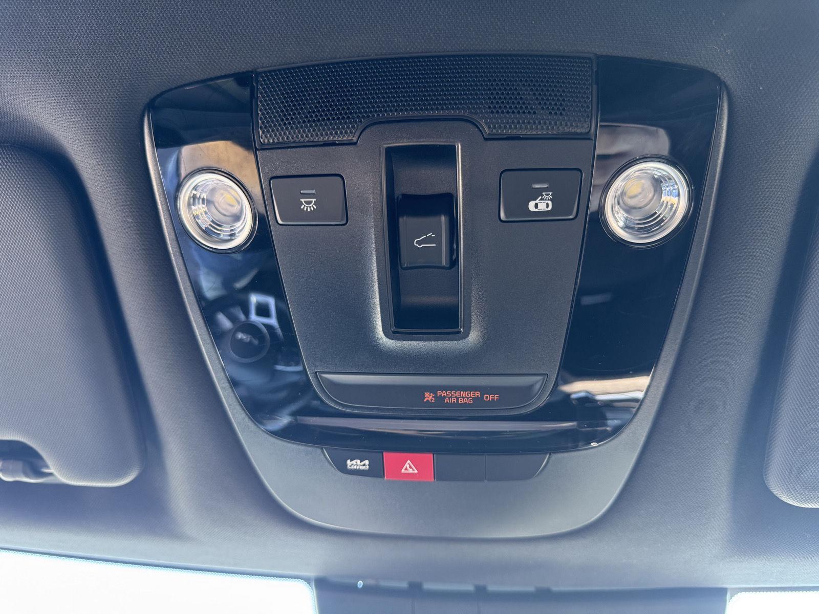 Vehicle photo 32