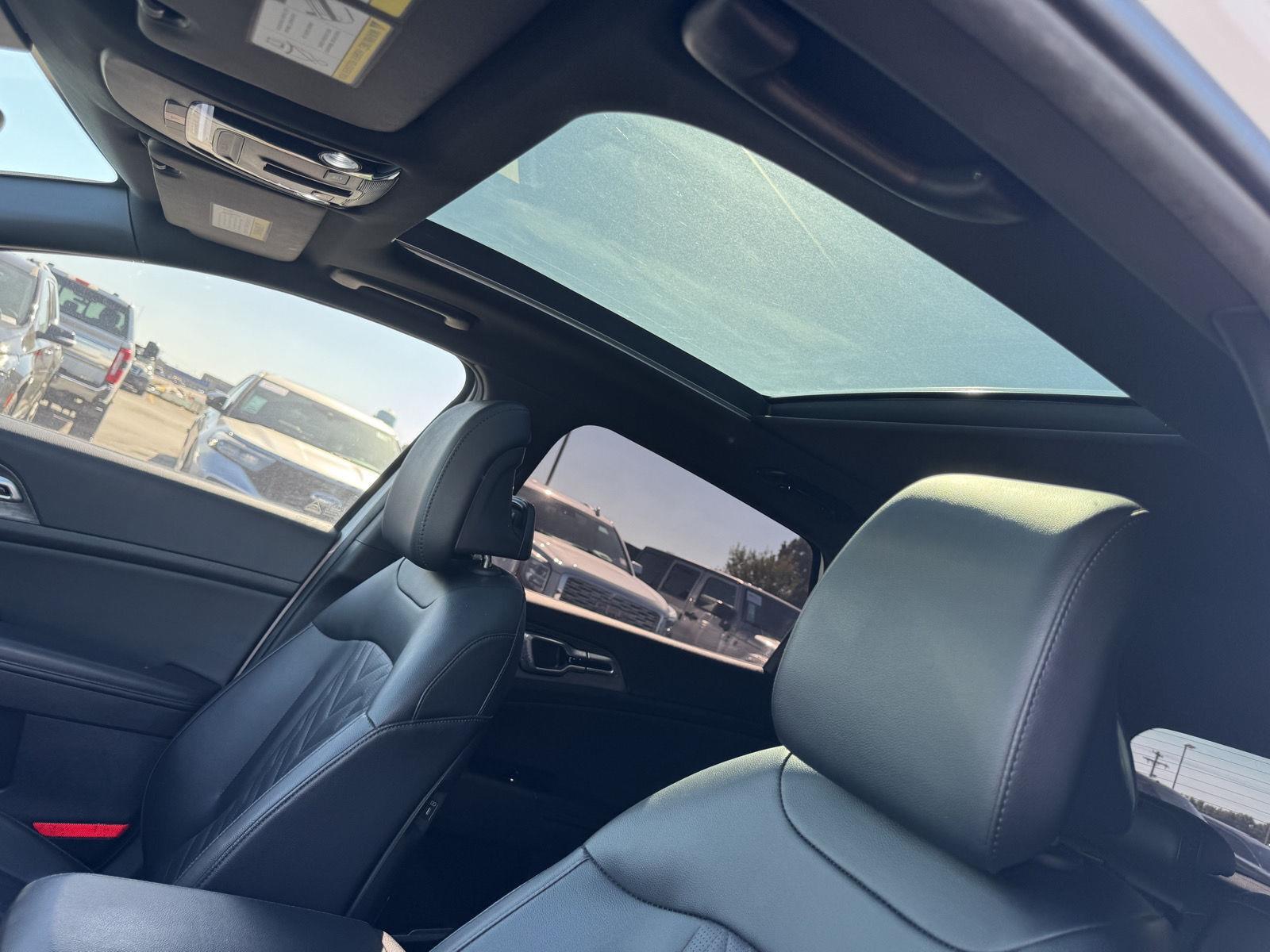 Vehicle photo 33