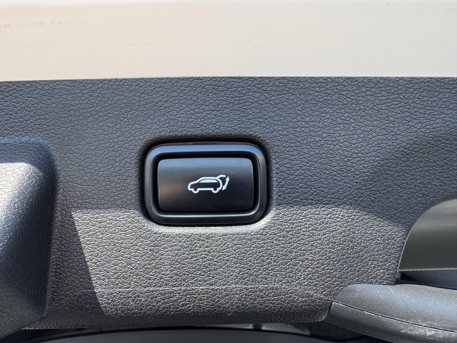 Vehicle photo 42
