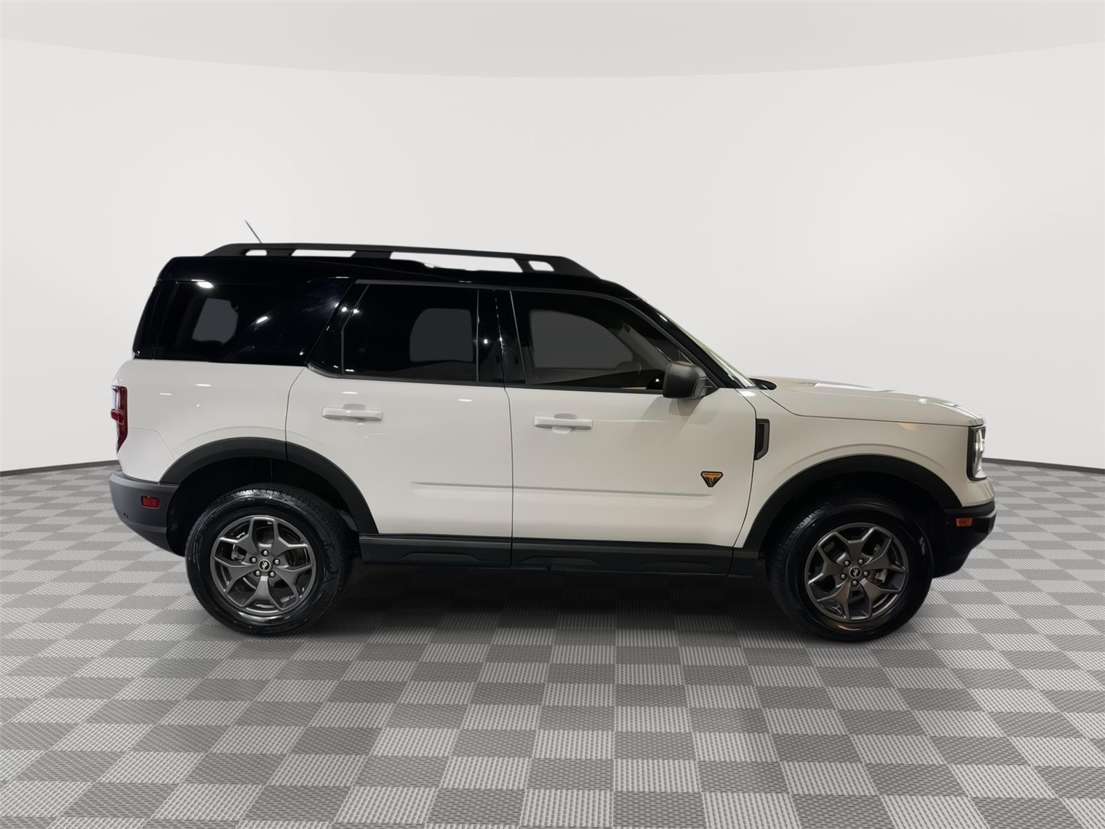 Vehicle photo 7