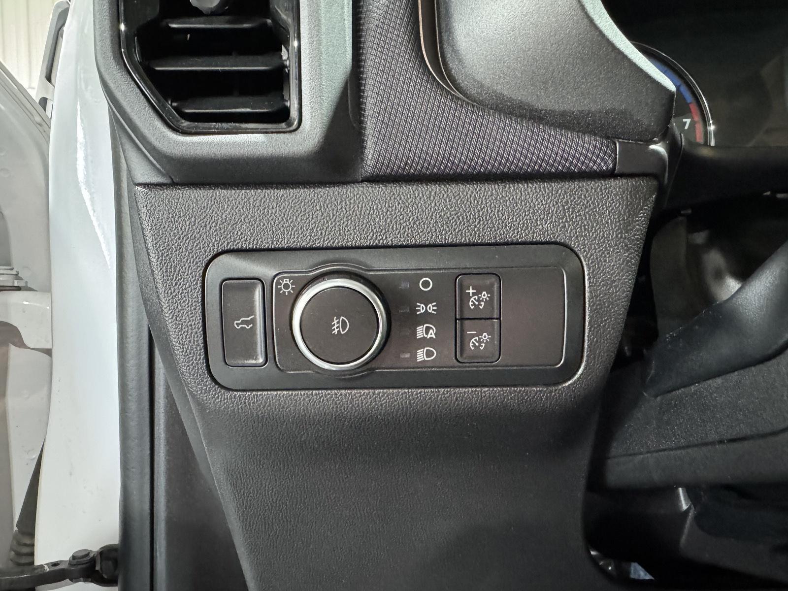 Vehicle photo 17