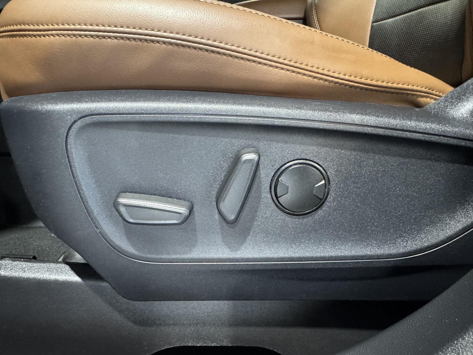 Vehicle photo 20