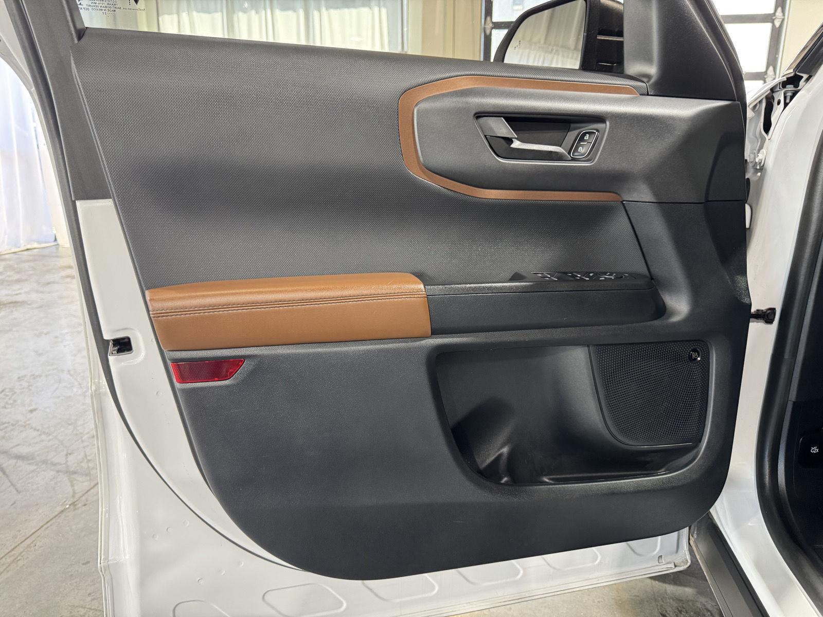 Vehicle photo 15