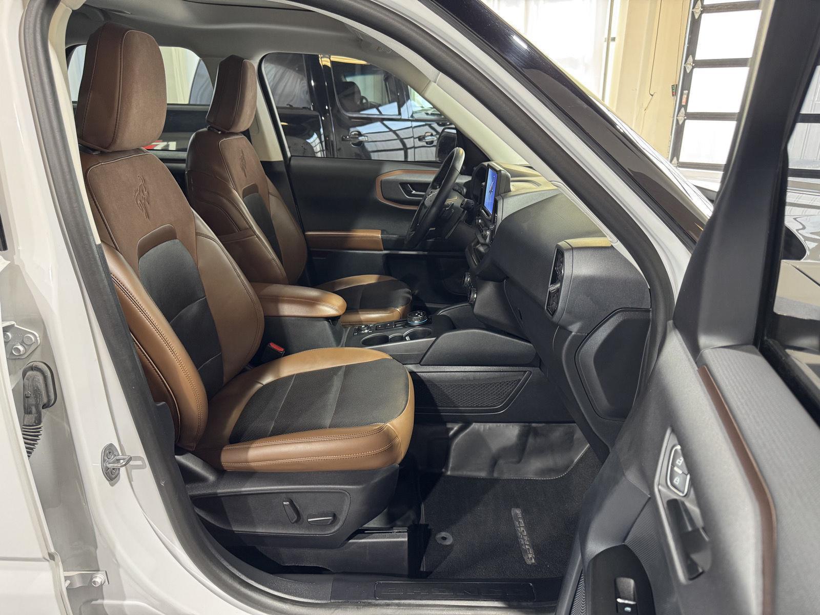 Vehicle photo 24