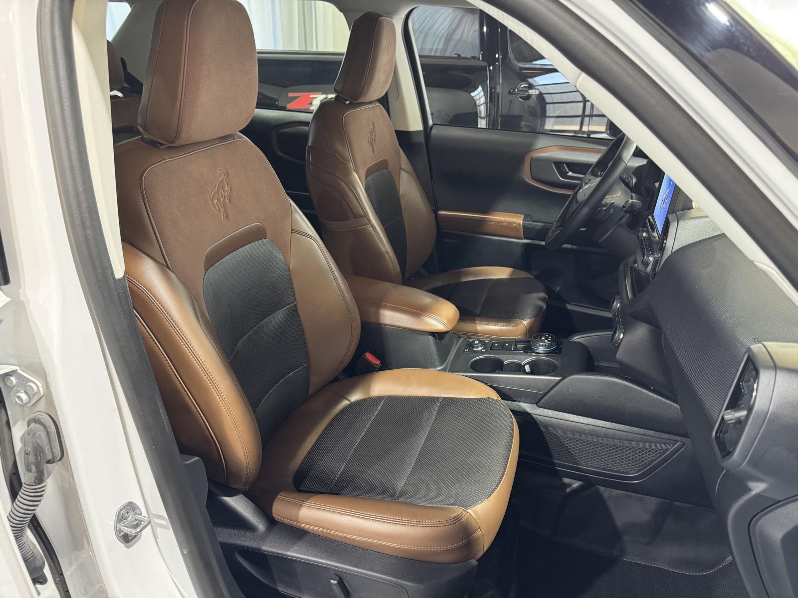 Vehicle photo 25