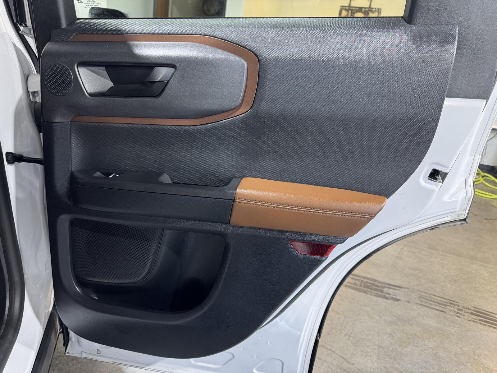 Vehicle photo 27