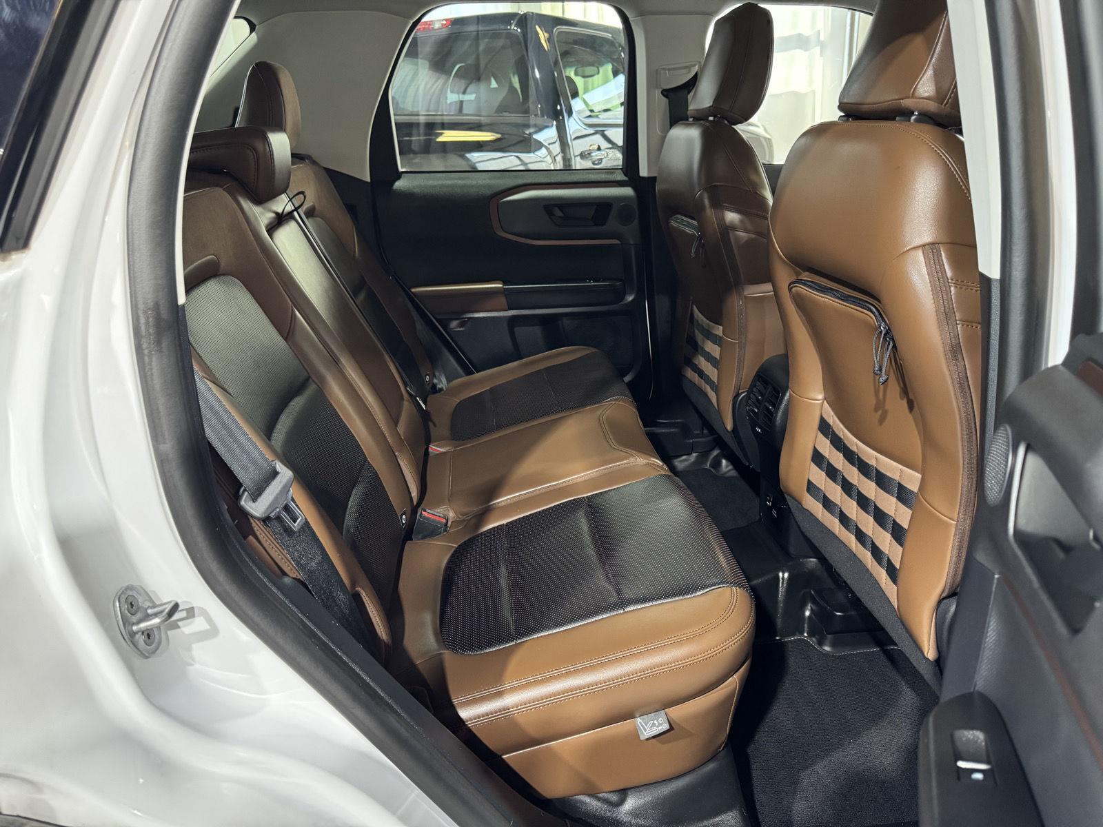 Vehicle photo 28