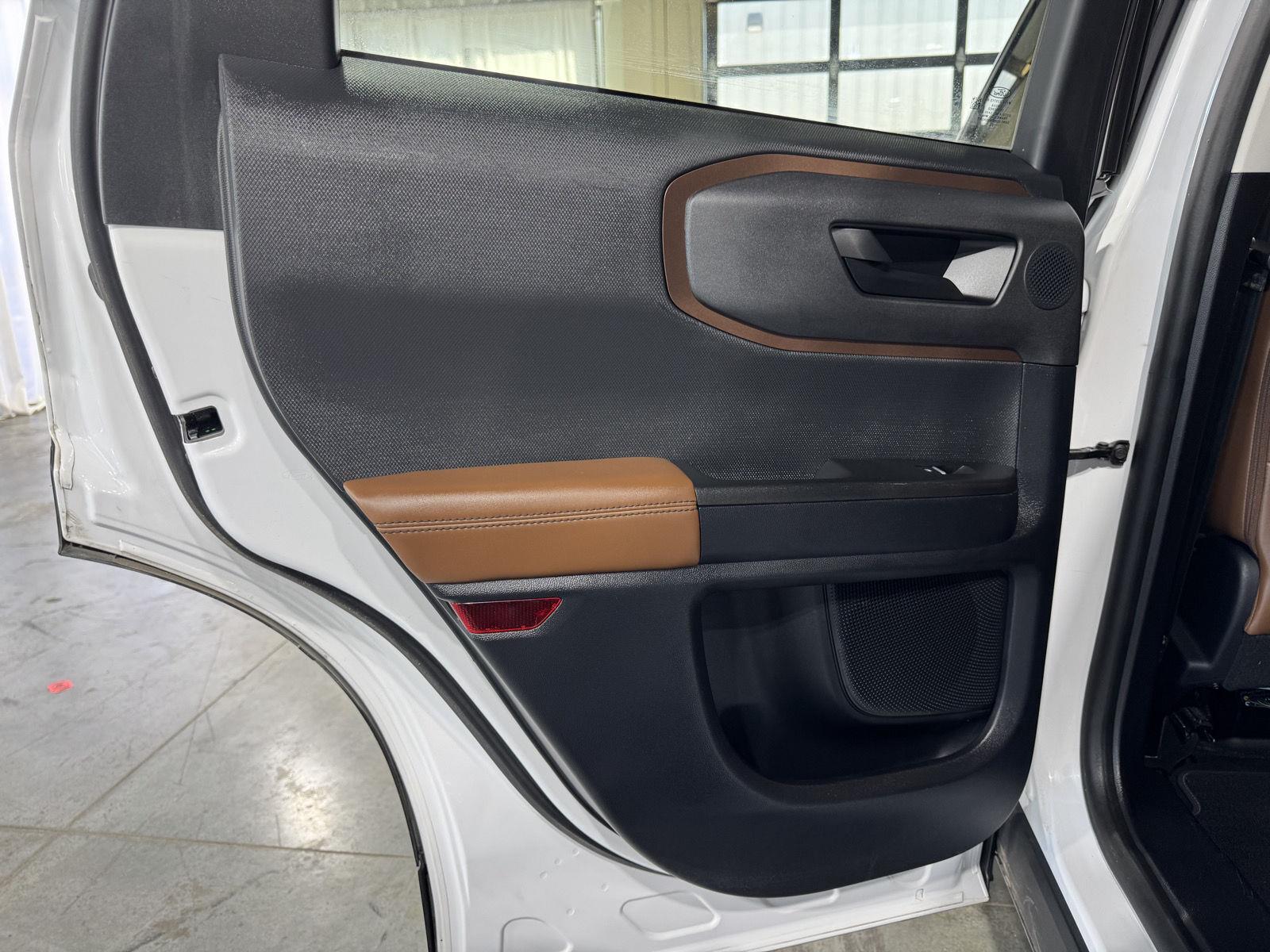 Vehicle photo 29