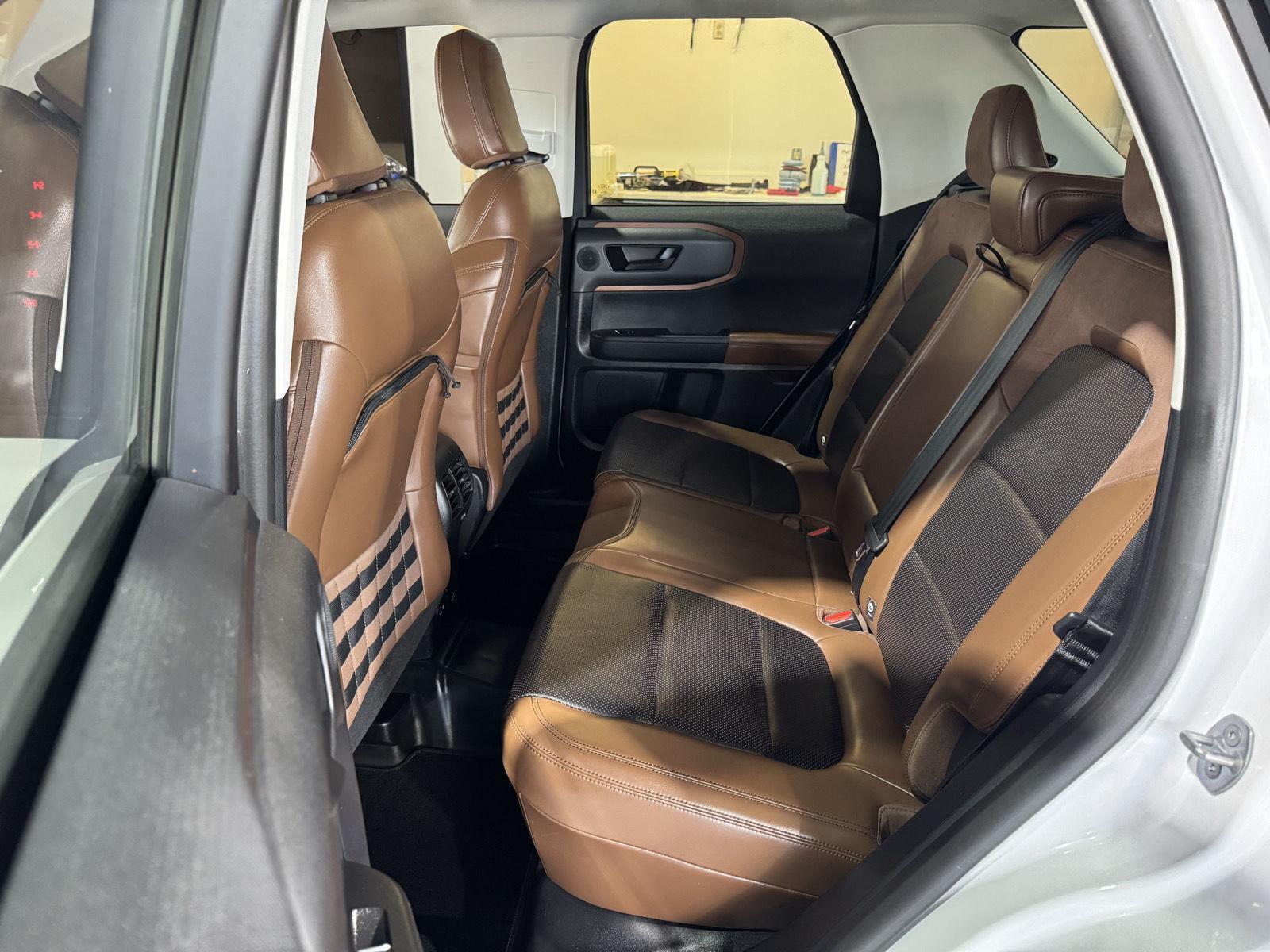 Vehicle photo 30