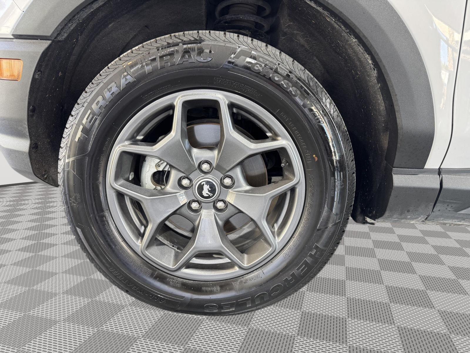 Vehicle photo 10
