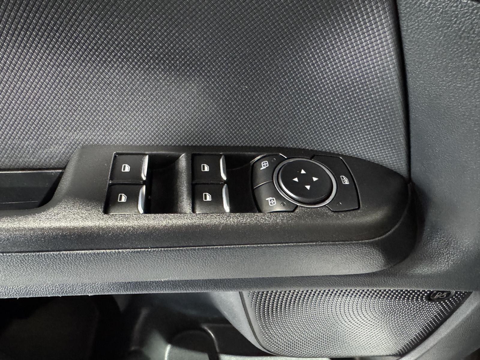 Vehicle photo 16