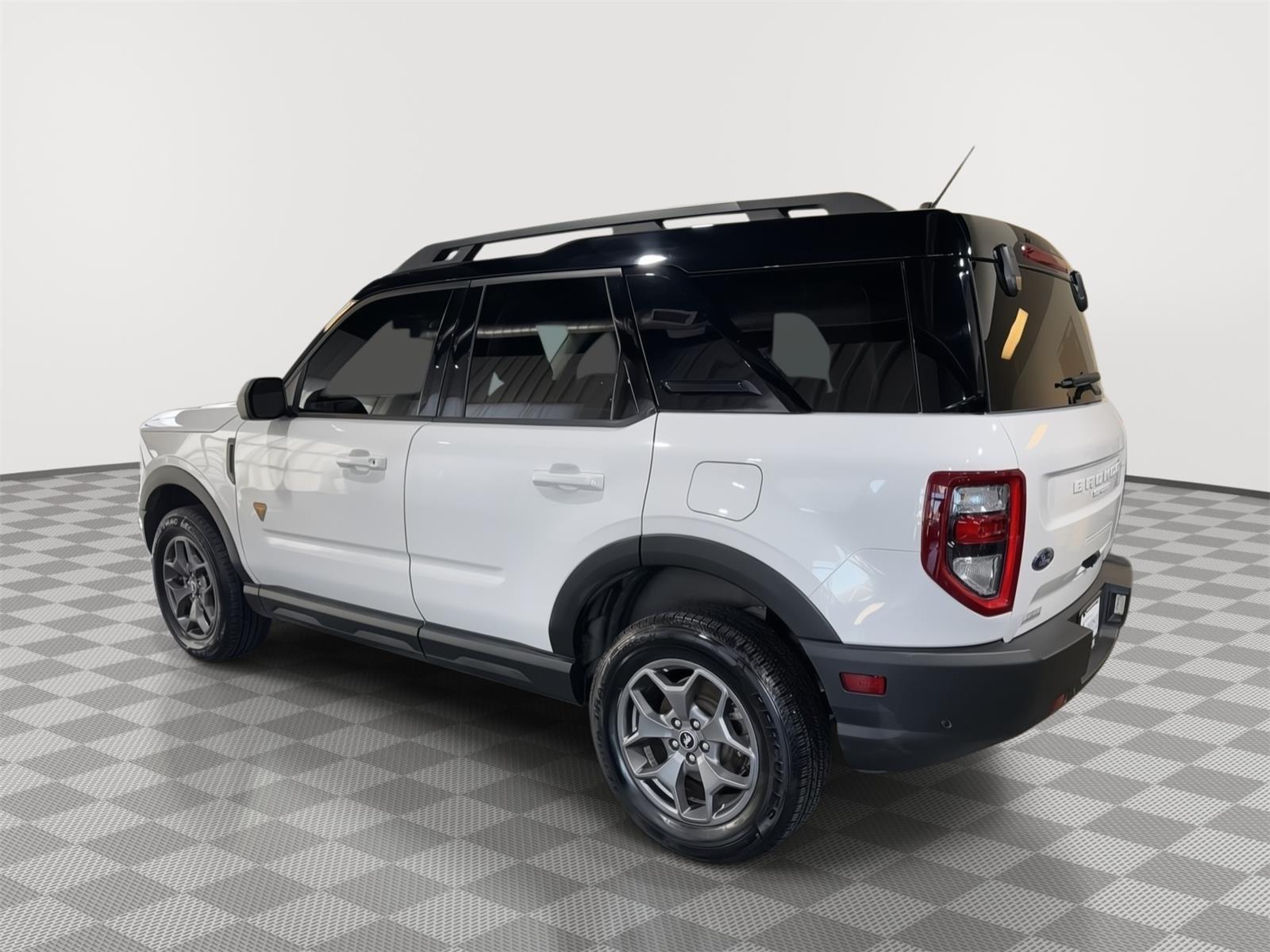 Vehicle photo 9