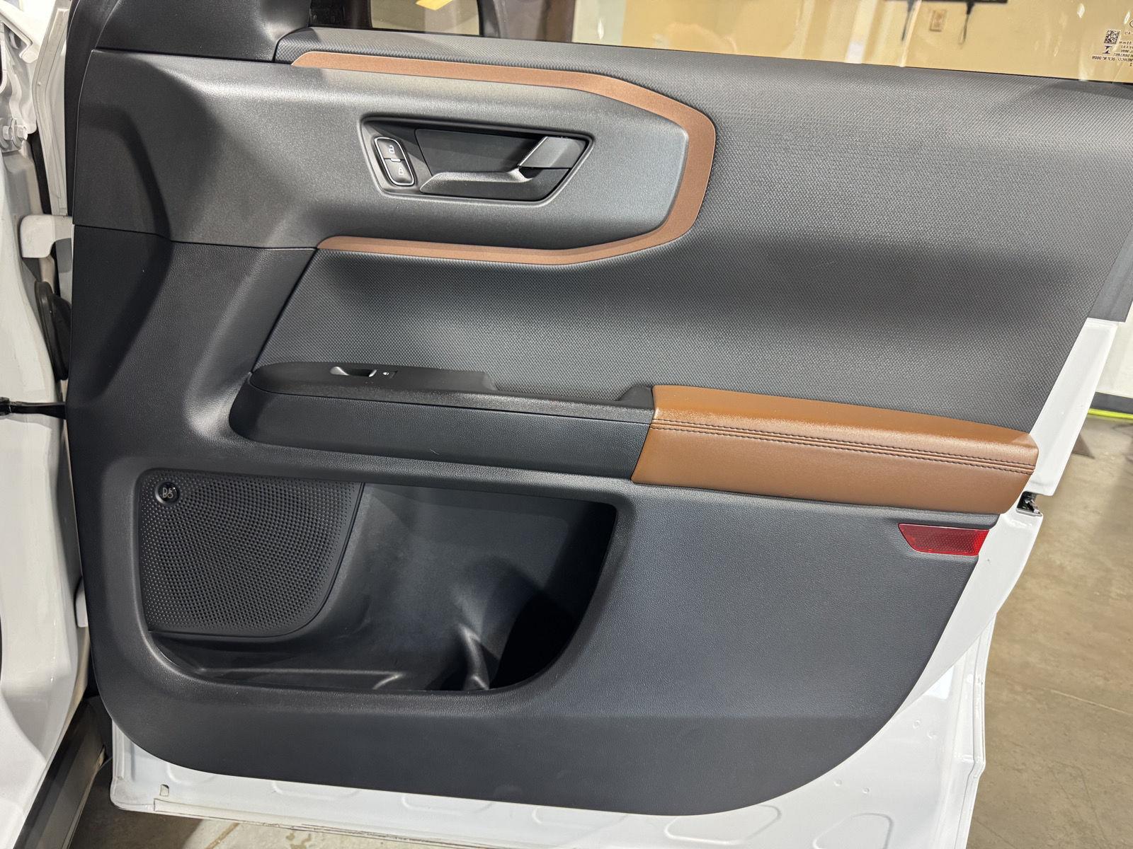 Vehicle photo 23