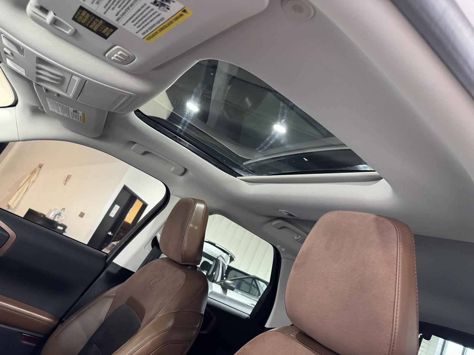 Vehicle photo 32