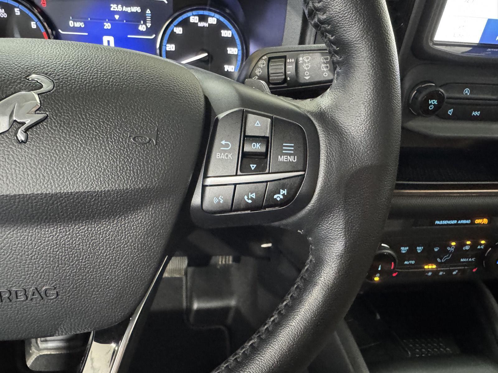 Vehicle photo 14