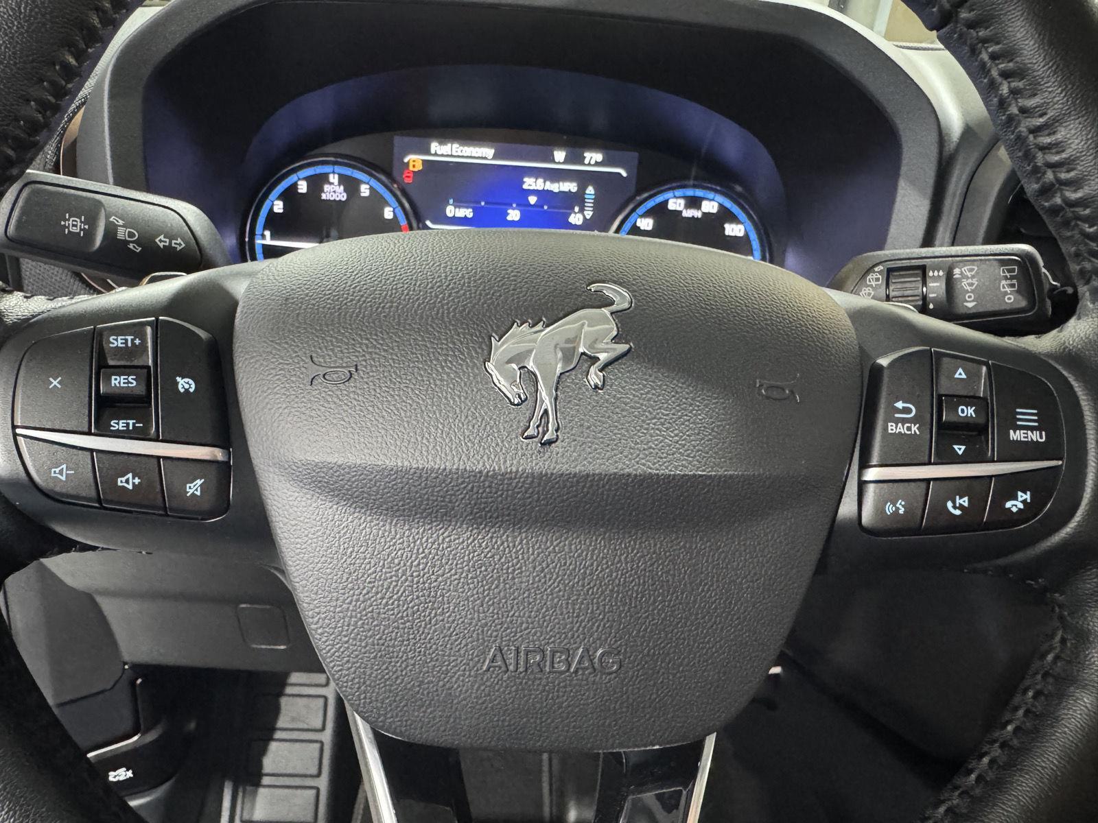 Vehicle photo 12