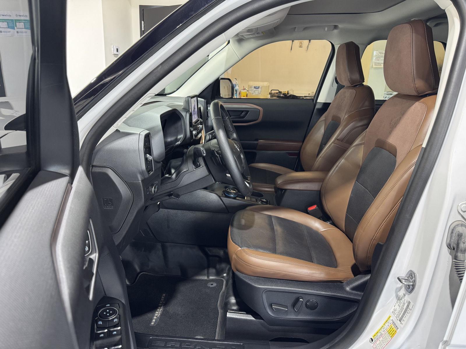 Vehicle photo 18