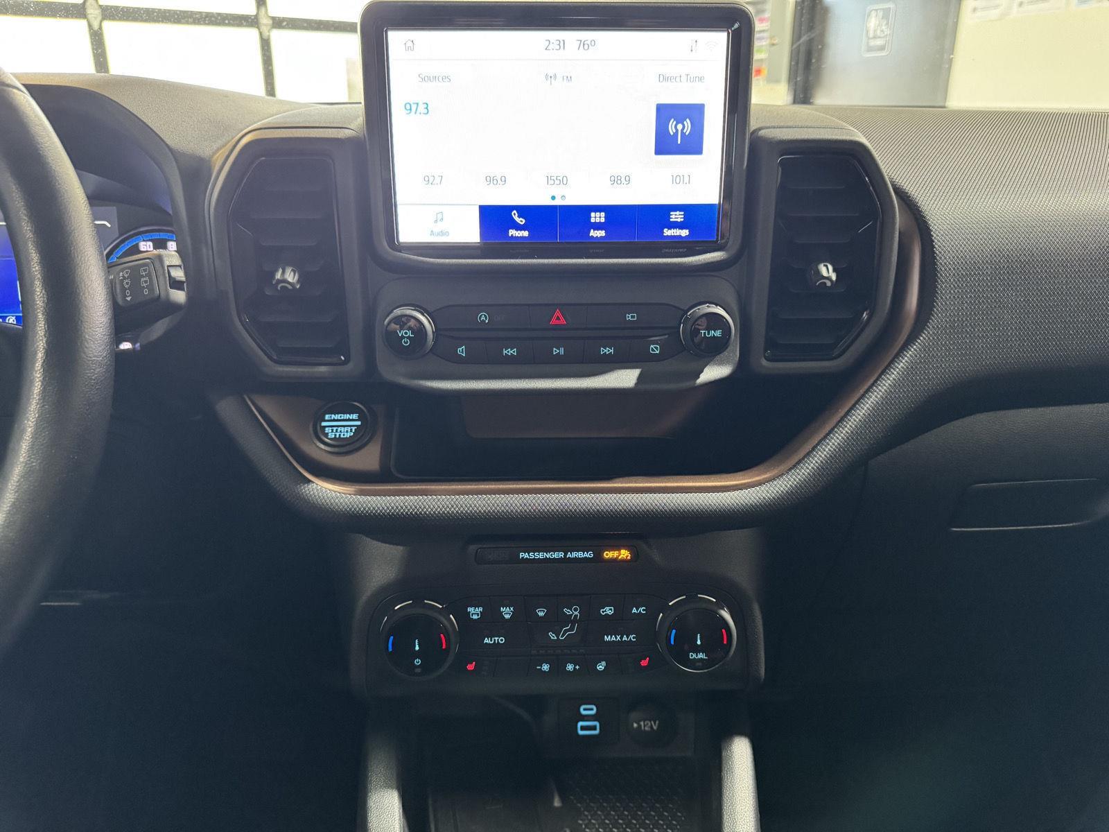 Vehicle photo 33