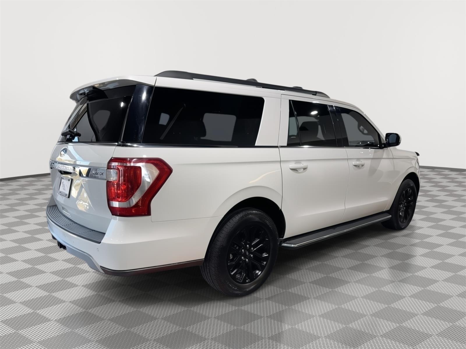 Vehicle photo 7