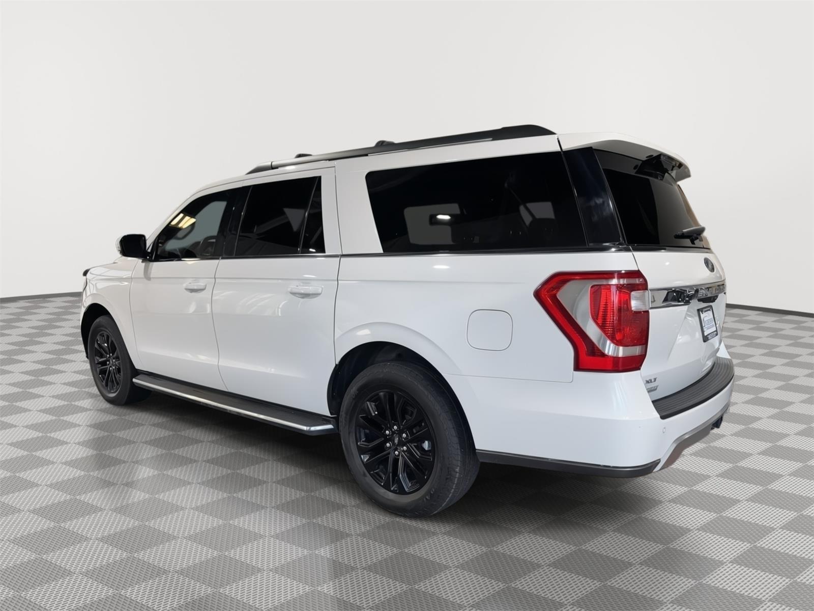 Vehicle photo 9