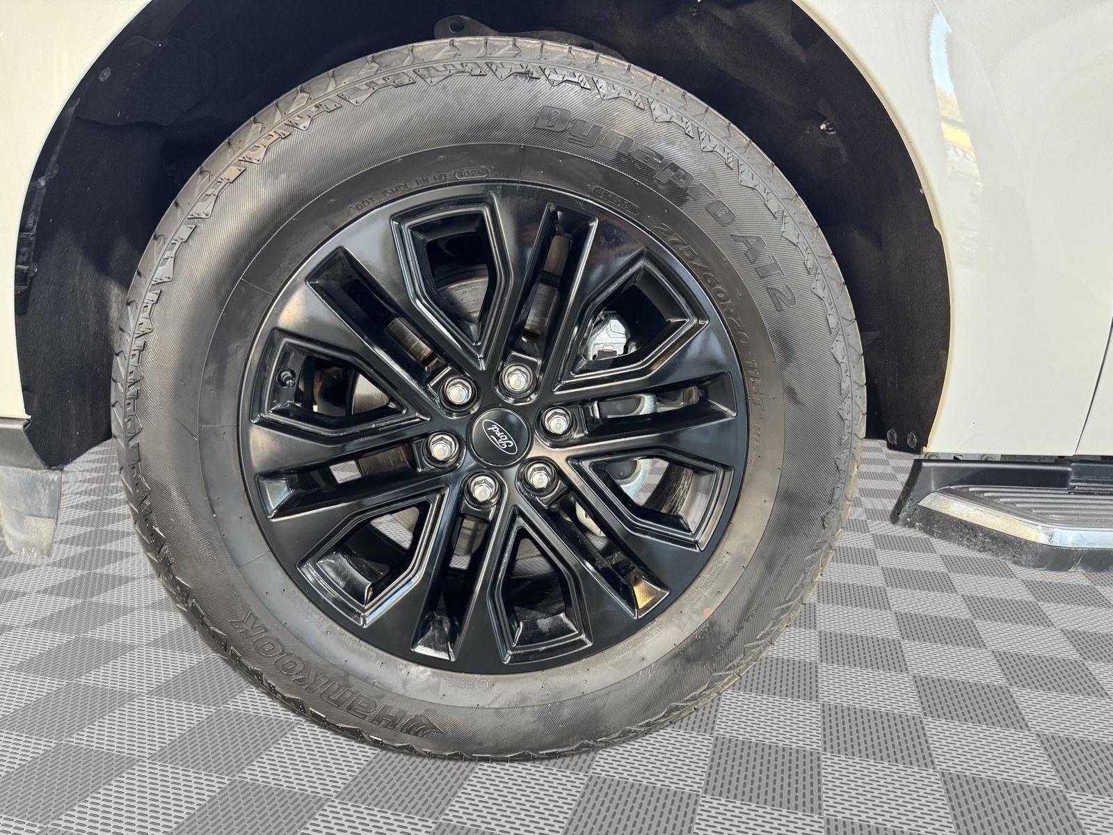 Vehicle photo 10
