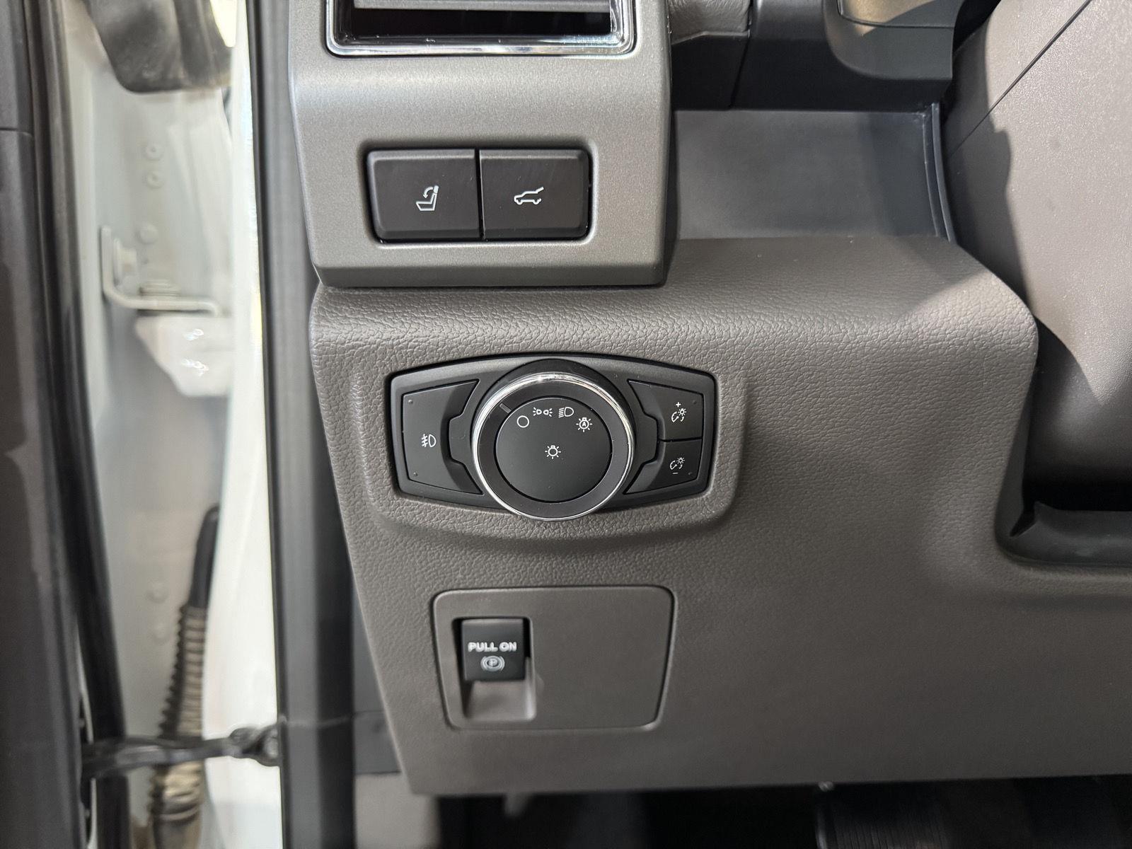 Vehicle photo 18