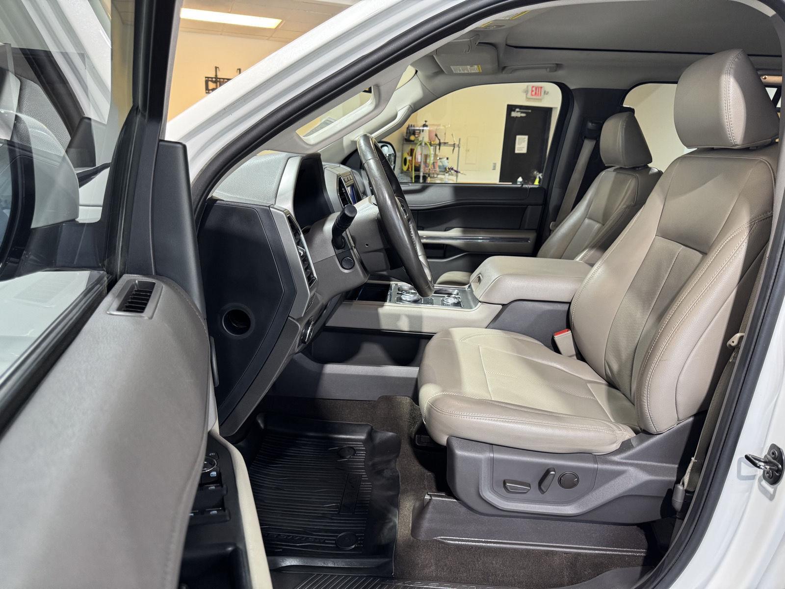 Vehicle photo 19