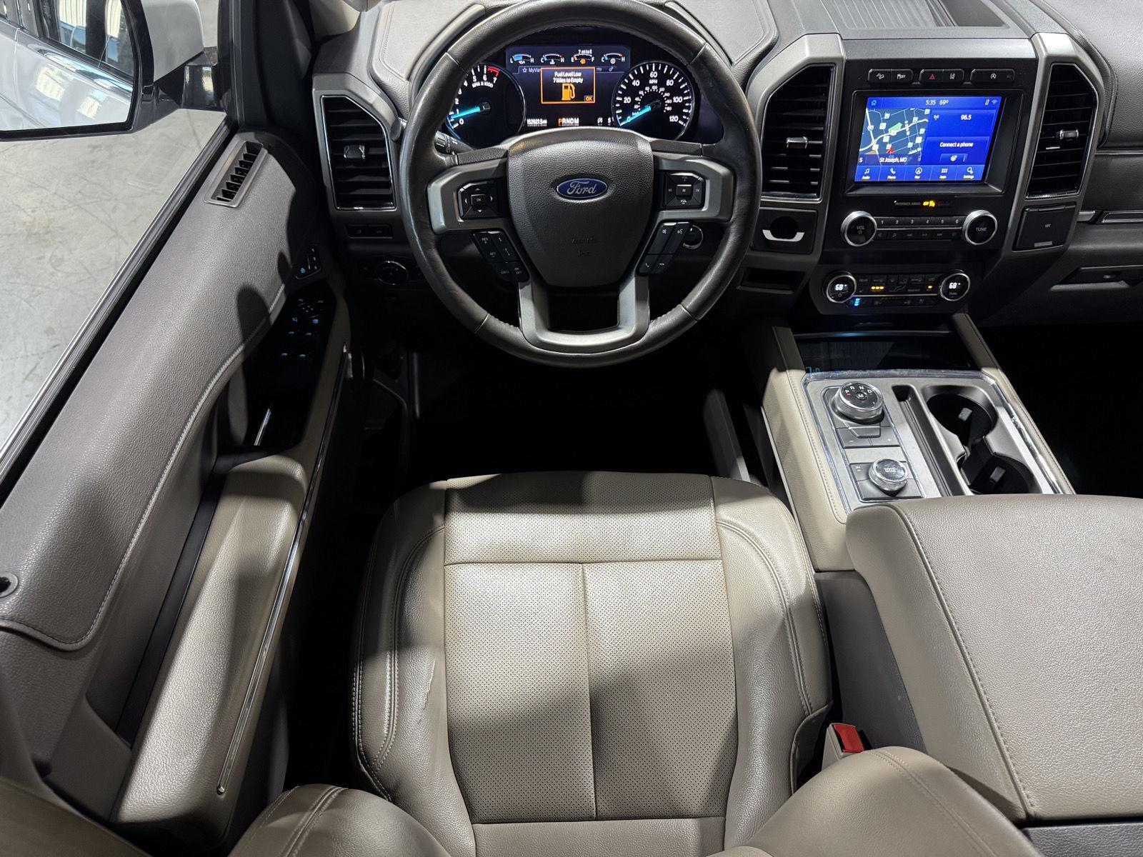 Vehicle photo 23