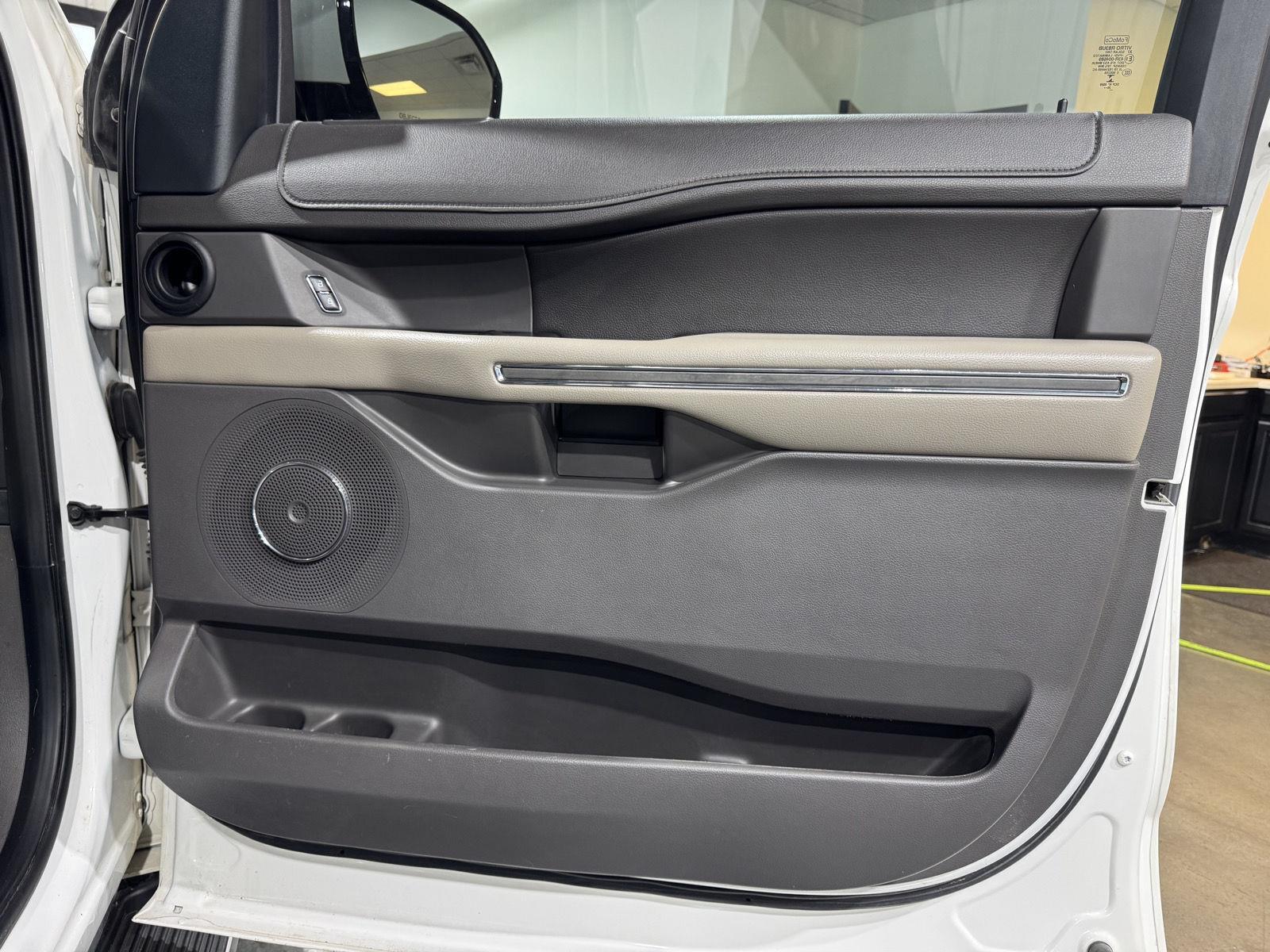 Vehicle photo 24