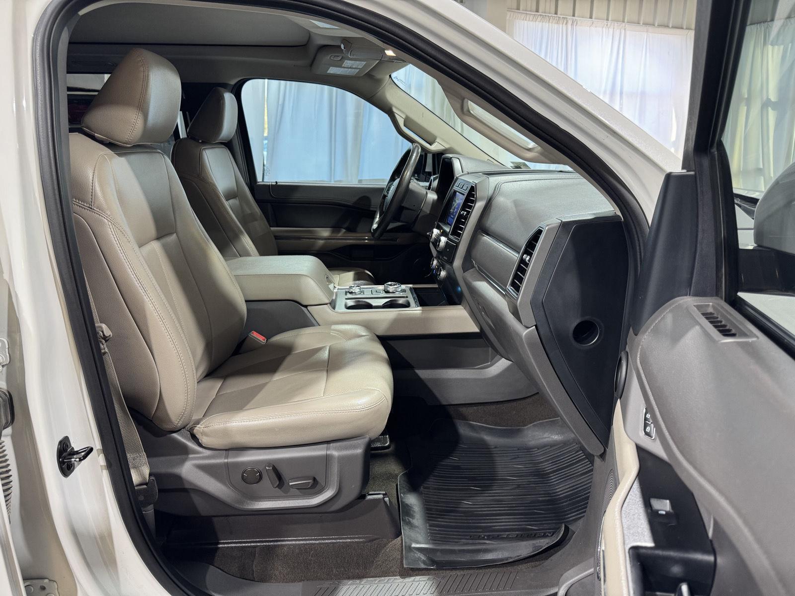 Vehicle photo 25
