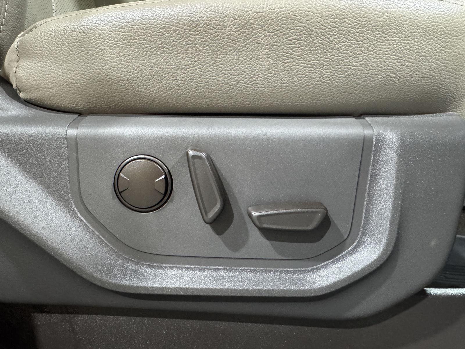 Vehicle photo 27