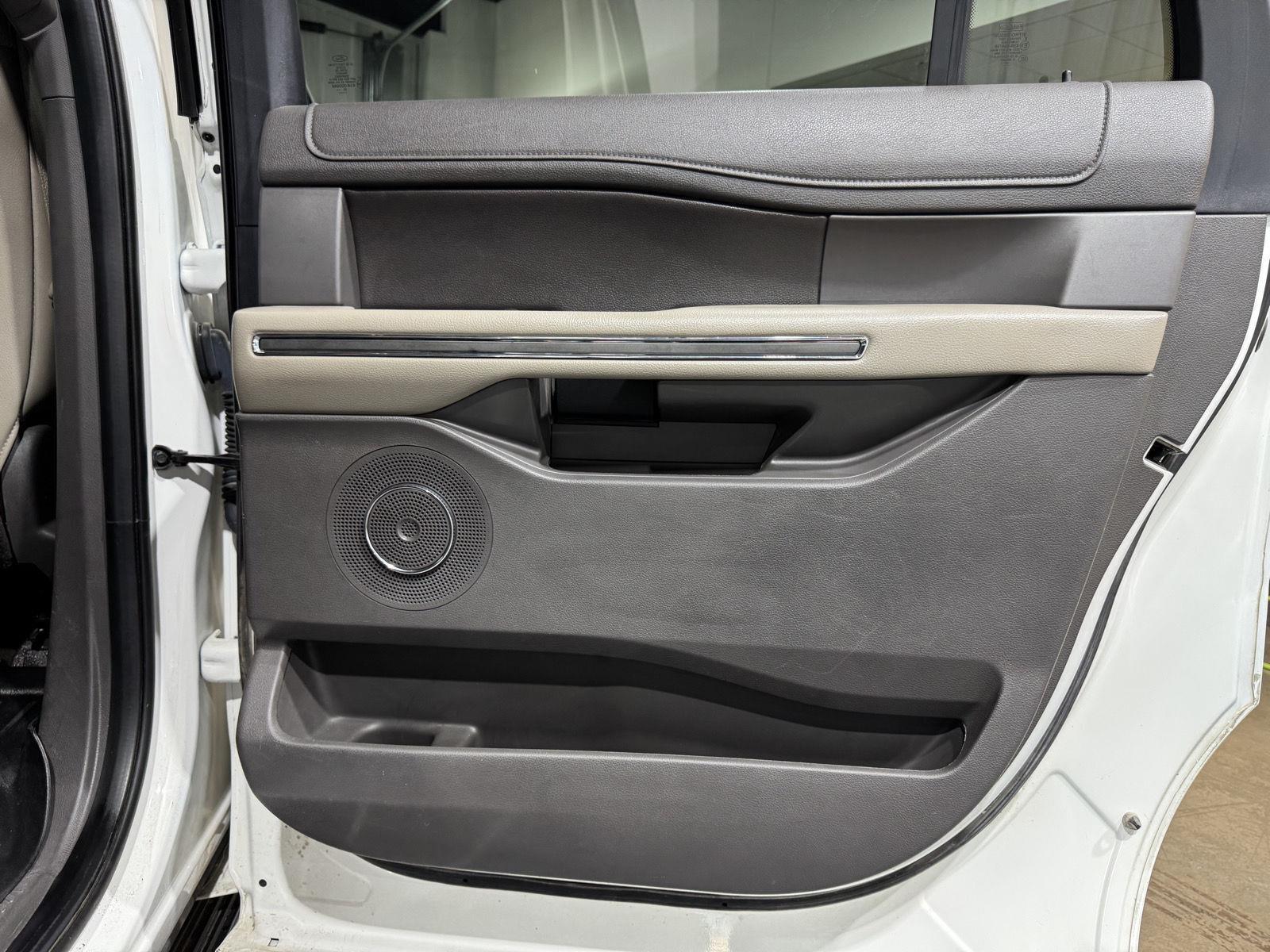 Vehicle photo 28