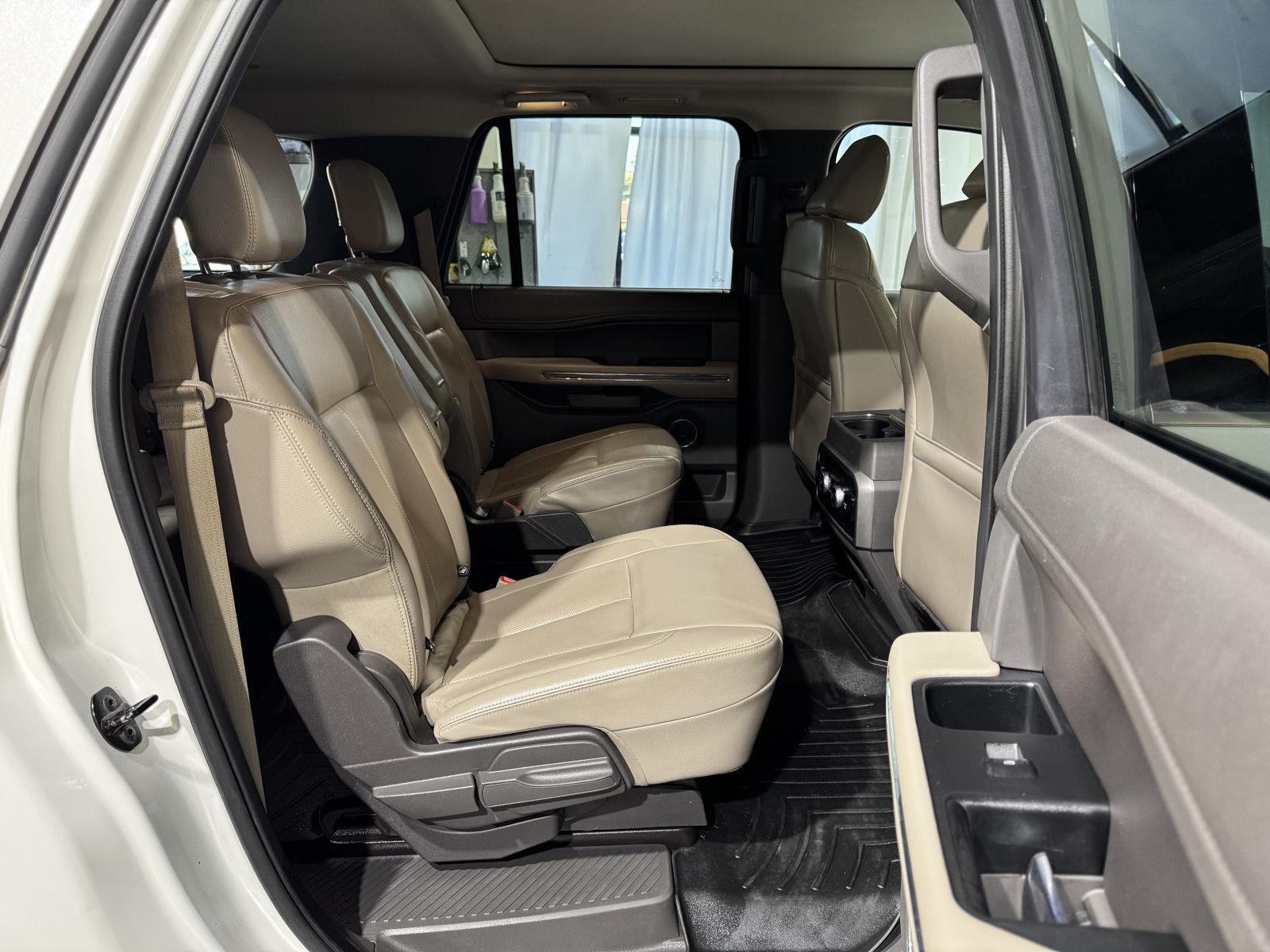 Vehicle photo 29