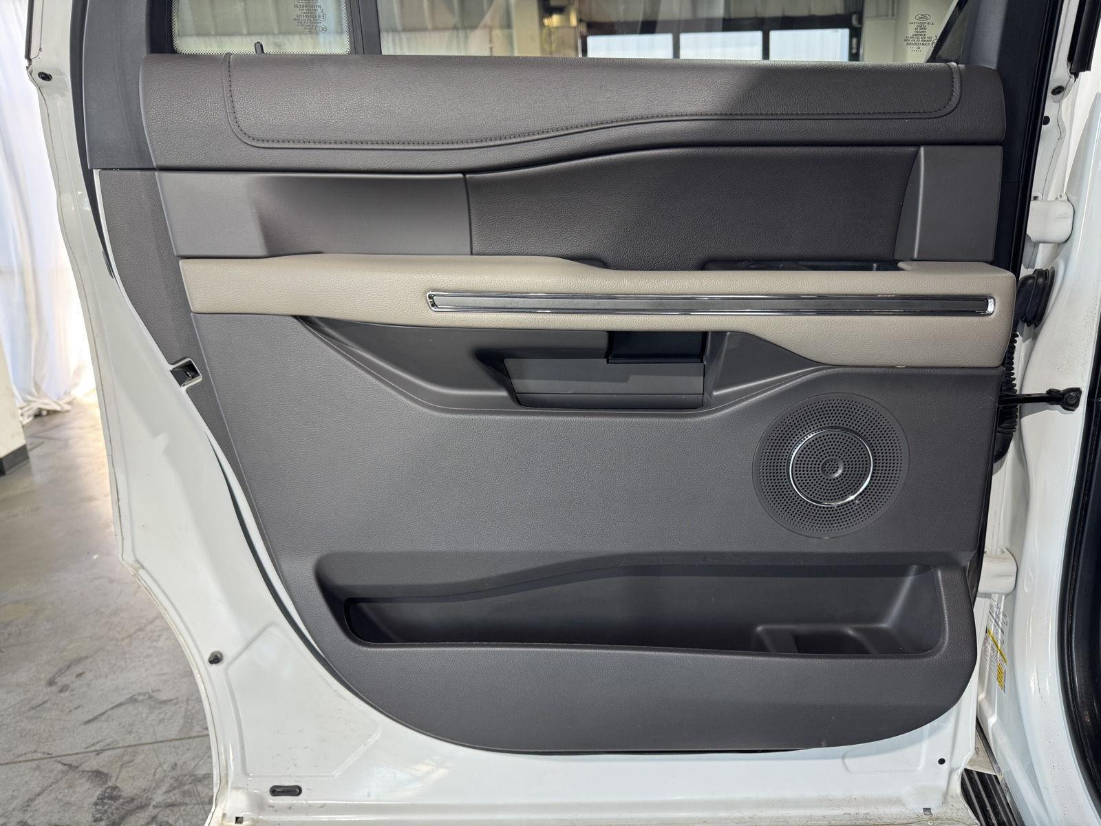 Vehicle photo 31