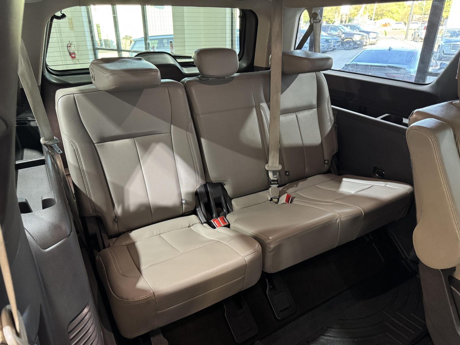 Vehicle photo 30