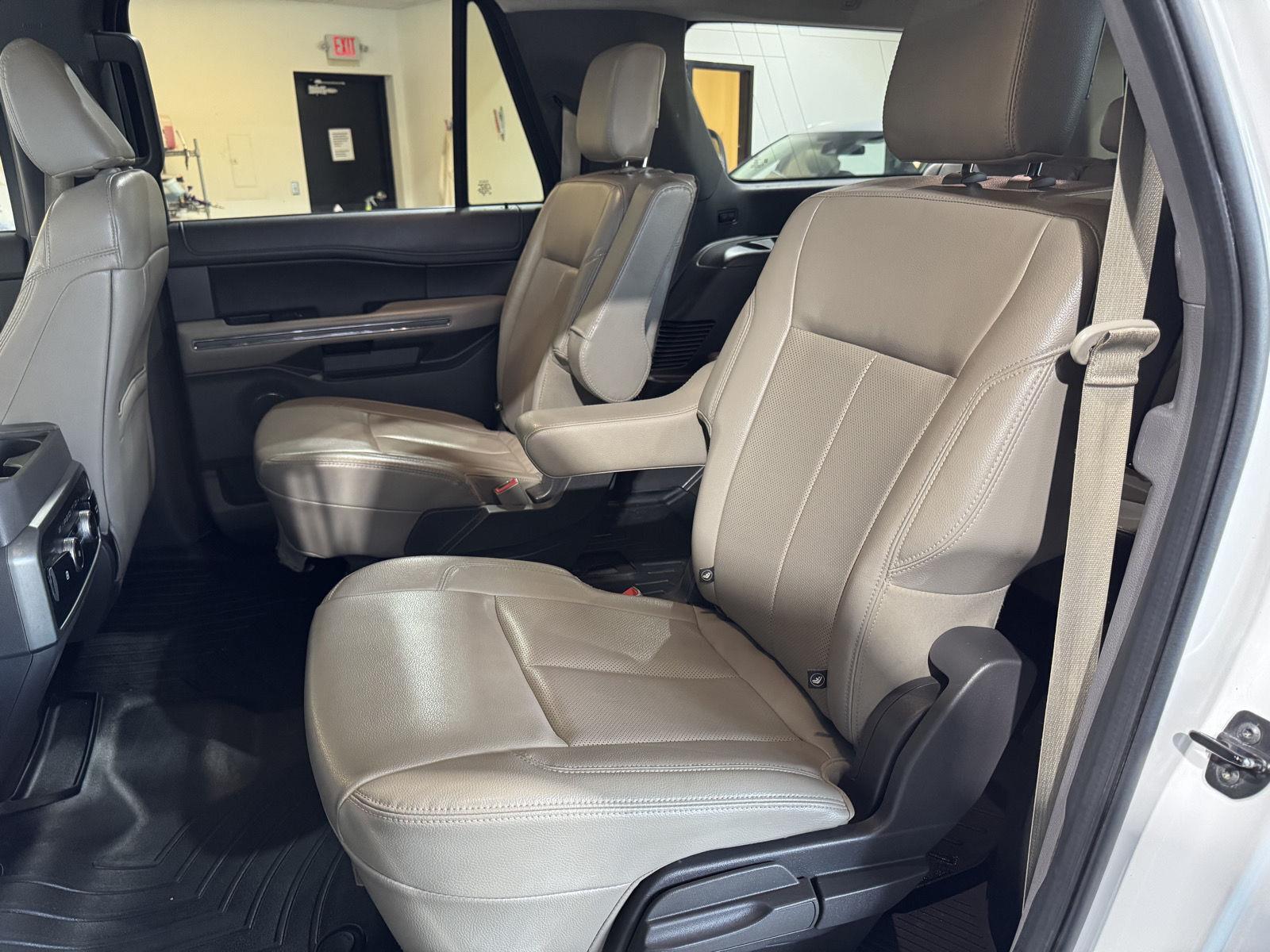 Vehicle photo 33