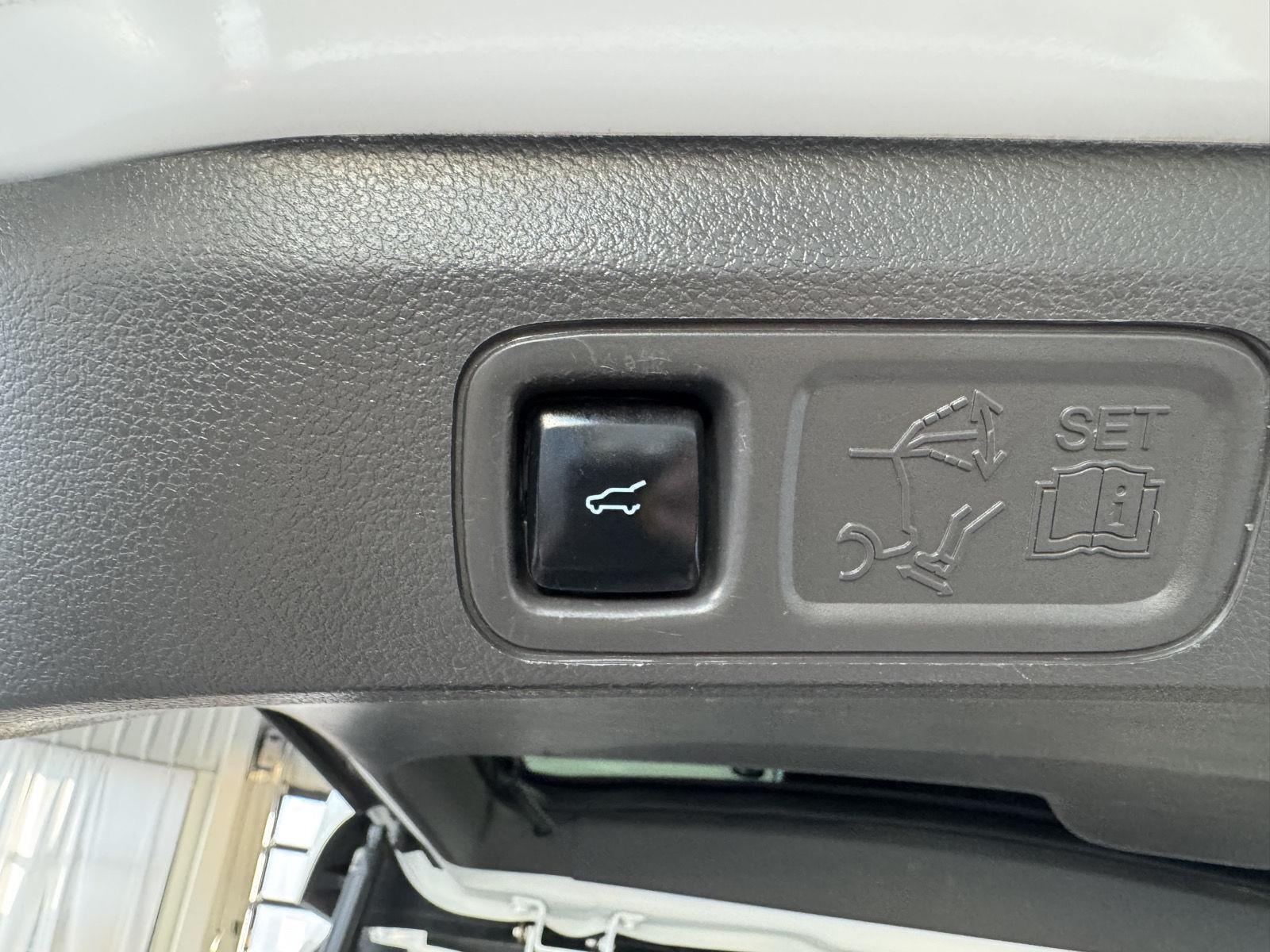 Vehicle photo 51
