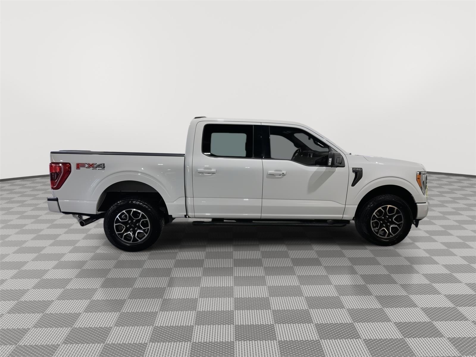 Vehicle photo 6
