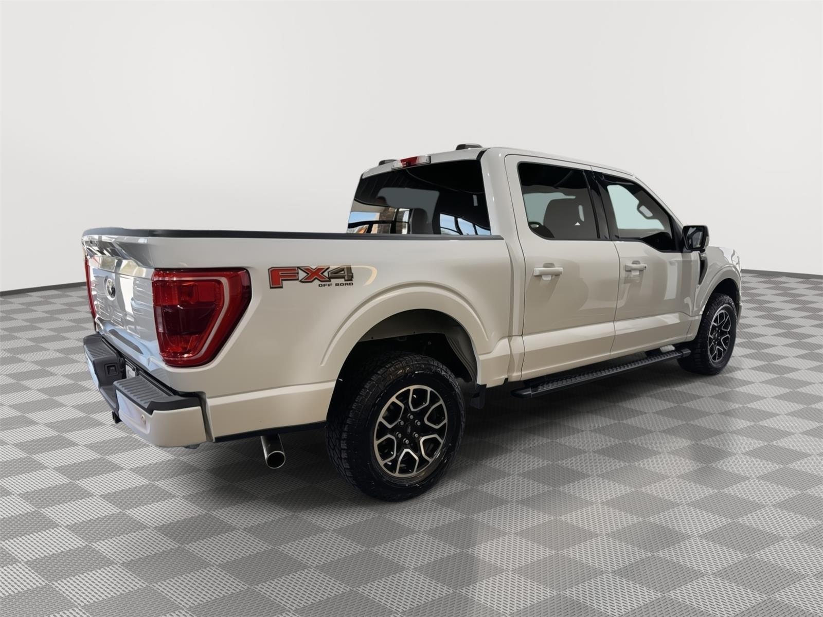 Vehicle photo 7