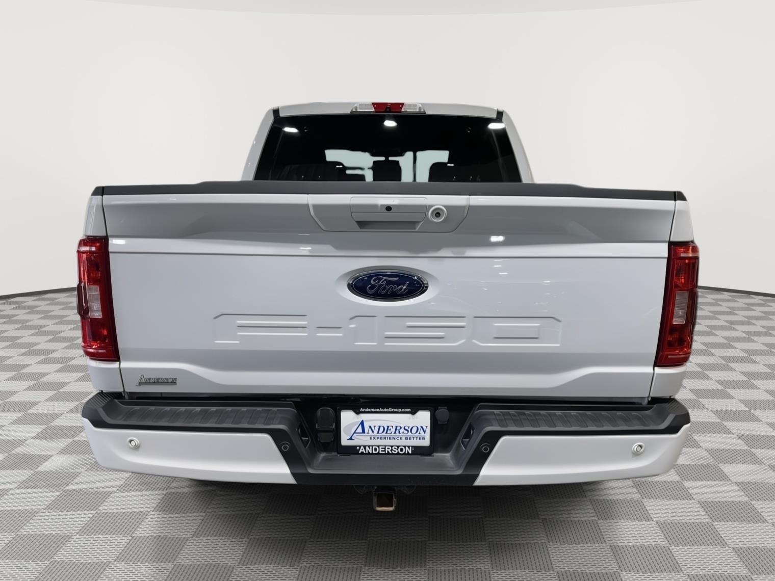 Vehicle photo 8
