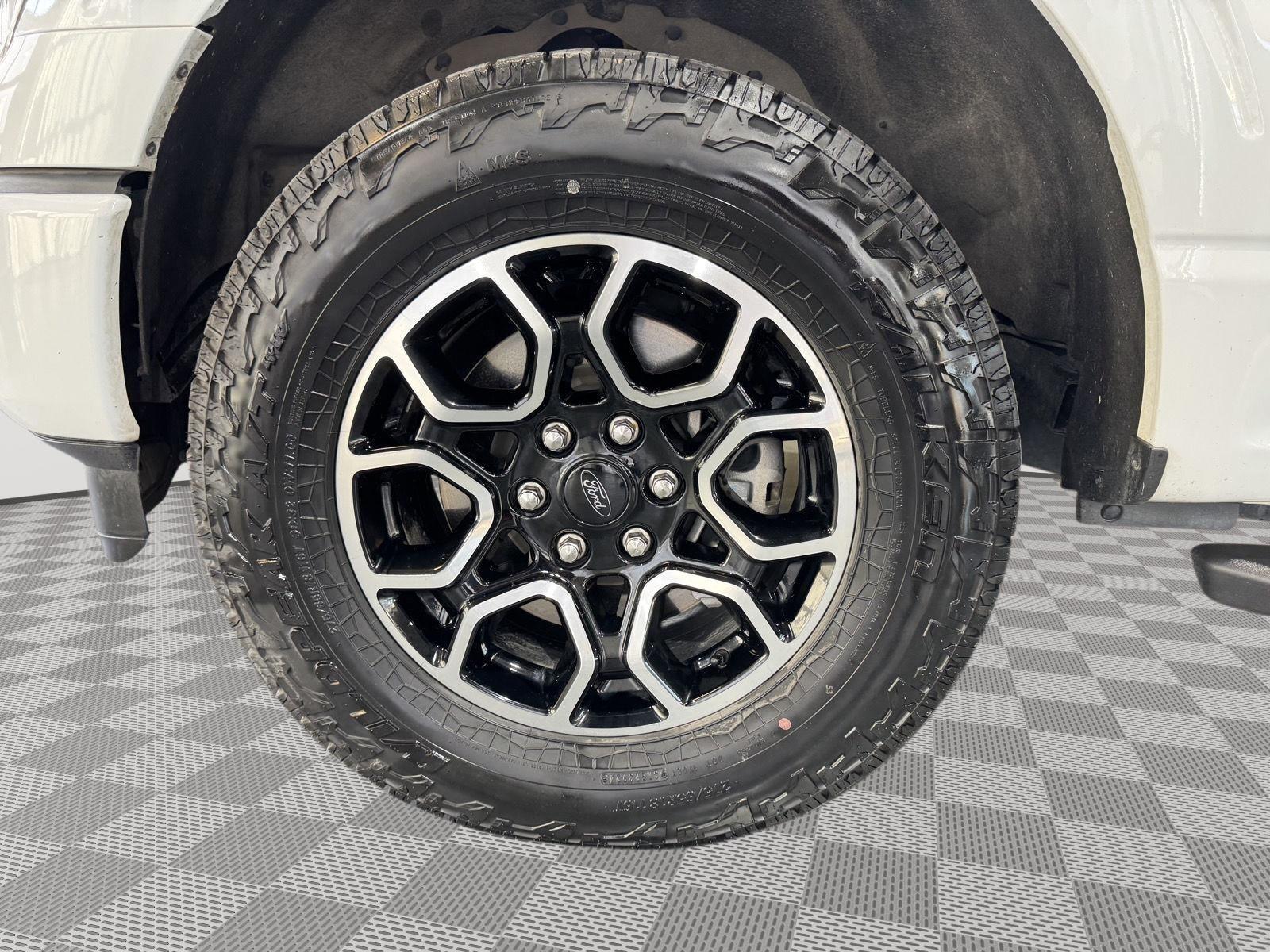 Vehicle photo 10