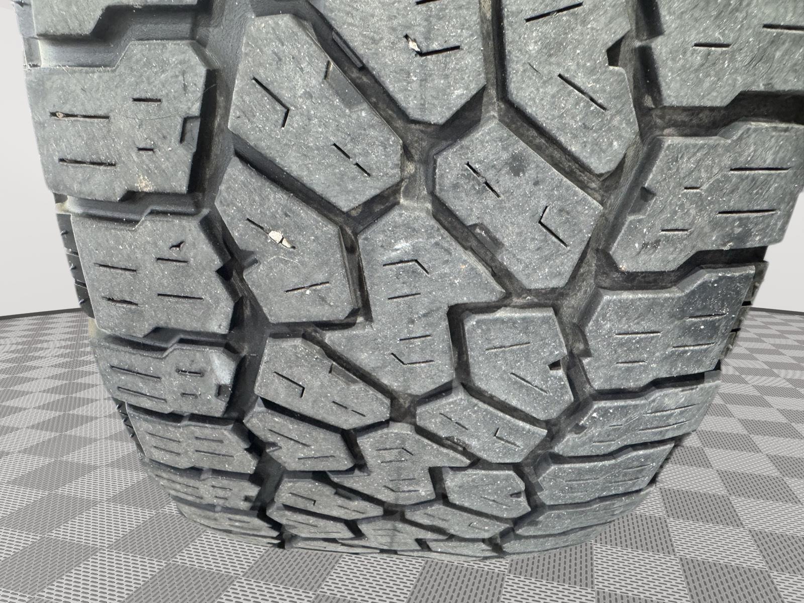 Vehicle photo 11