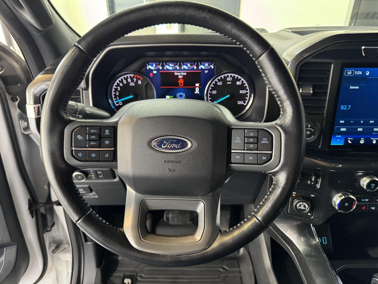 Vehicle photo 12