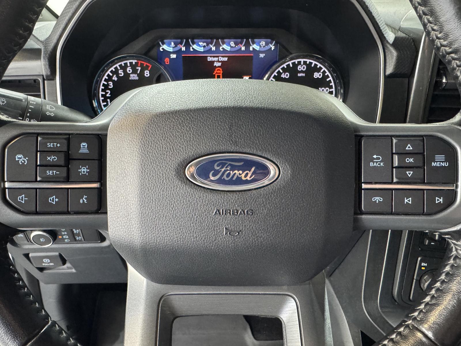 Vehicle photo 13