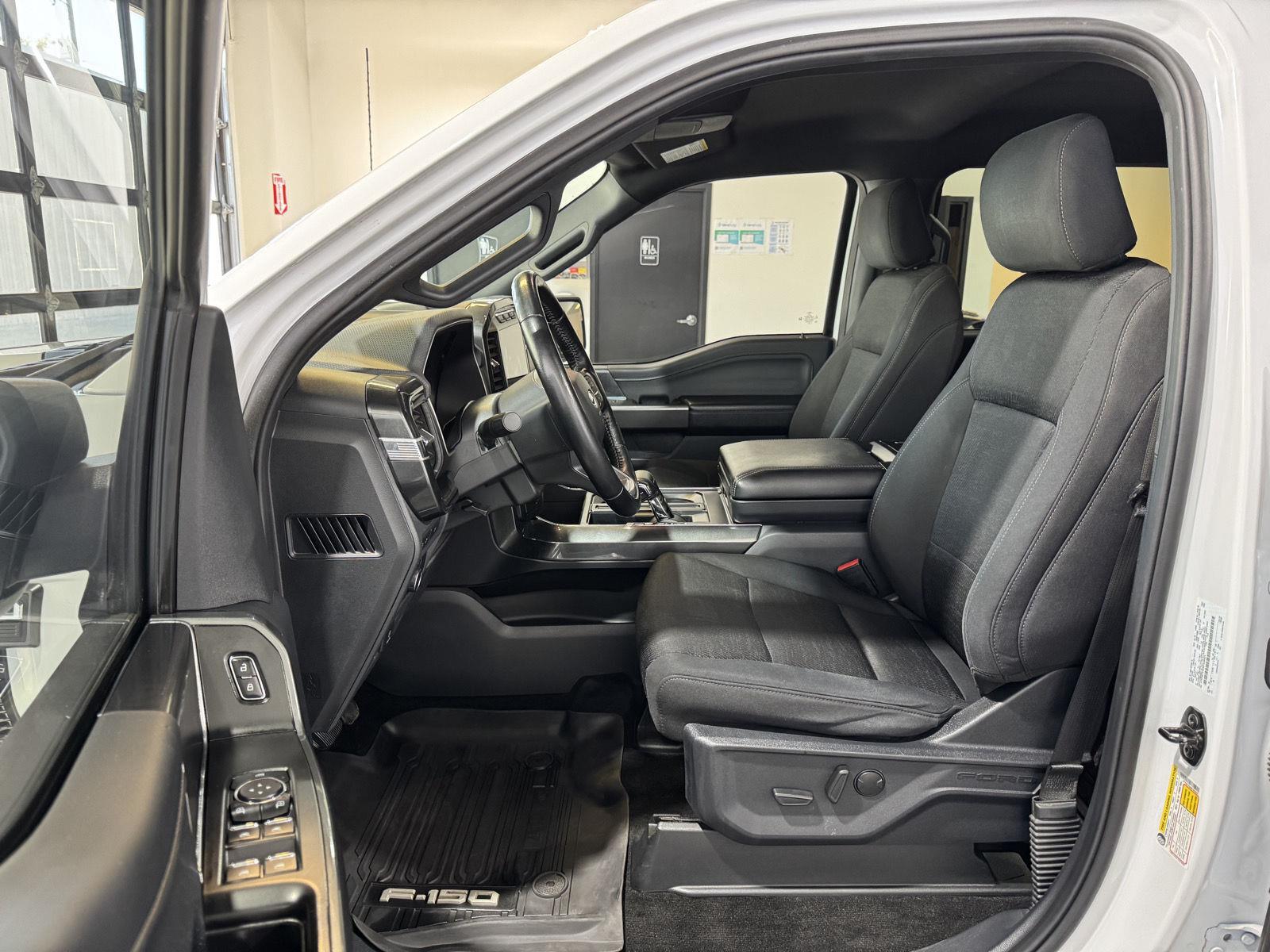 Vehicle photo 19